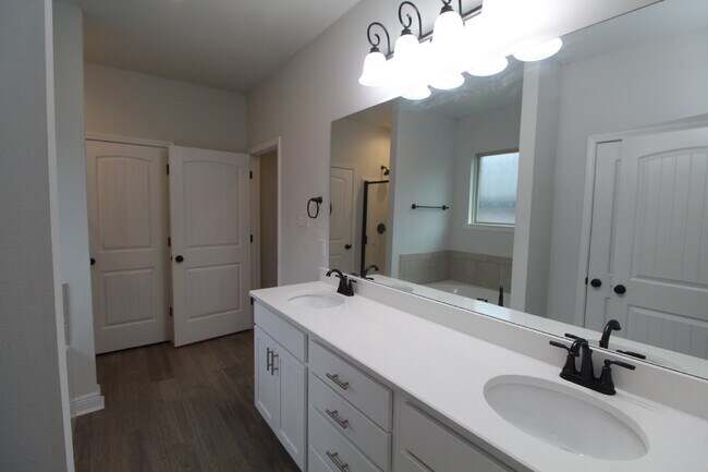 Building Photo - Sweetbarb Estates 3BR Home Near I-10 & Pine Forest Rd with Quartz Kitchen, Tile Floors, 2-Car Gar...