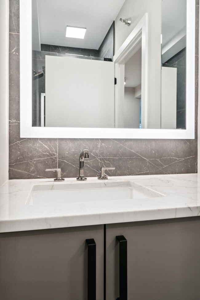 Building Photo - 501 N Clinton St