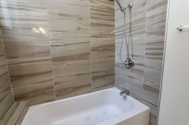Building Photo - 5 Bed / 2 Bath home in Outer Richmond near...
