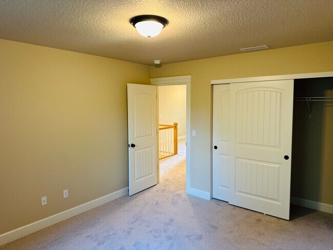 Building Photo - Beautiful Custom Felida Home