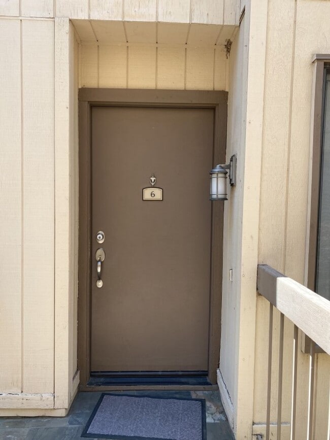 Building Photo - Spacious 1x1 Condo in Alicante Villas avai...