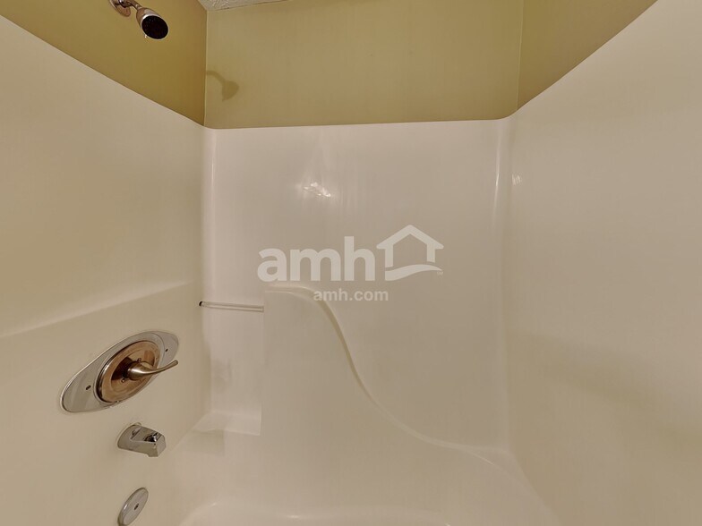 Building Photo - 7864 Fox Glen Dr