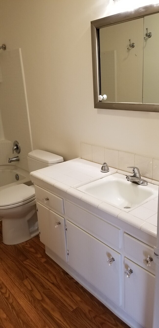 Building Photo - 134 Hurlbut St