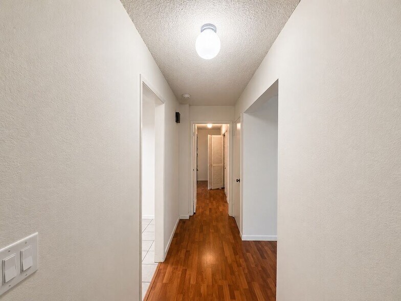 Building Photo - 3440 La Jolla Way