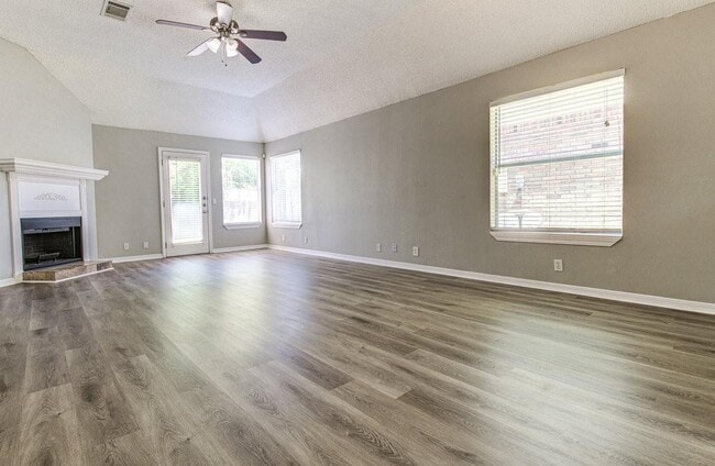 Building Photo - 16900 Simsbrook Dr