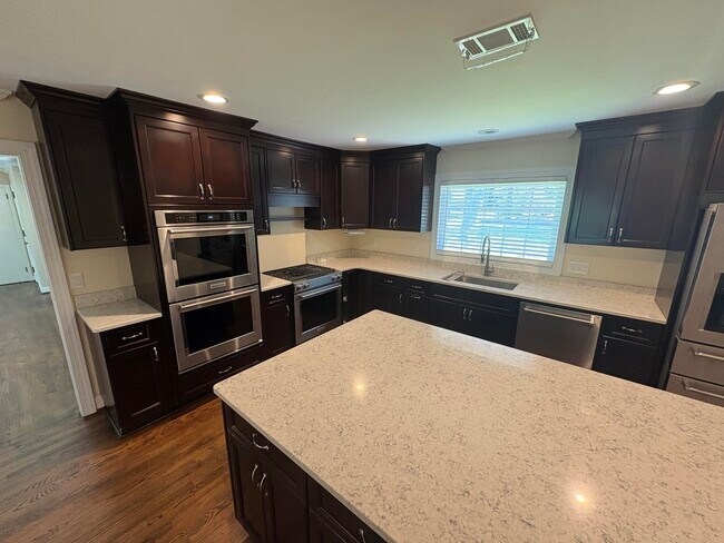 Building Photo - 831 Legare Rd SW