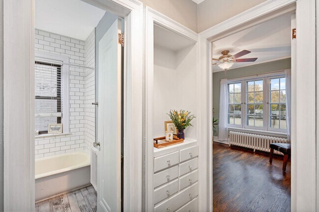 Building Photo - Charming 1-Bed 1-Bath Available Now!