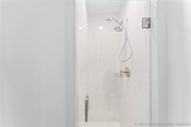 Building Photo - 5959 Collins Ave