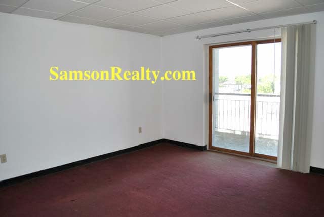 Building Photo - 390 Metacom Ave