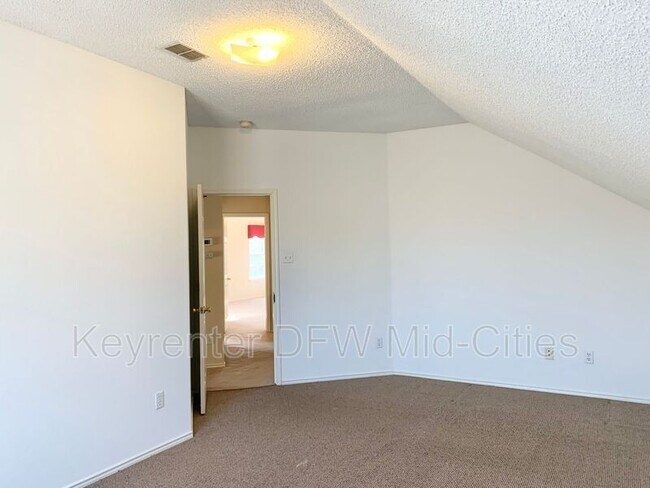 Building Photo - 2320 Kittyhawk Dr