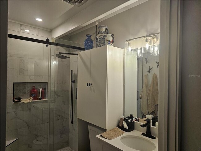 Building Photo - 915 Club Cir