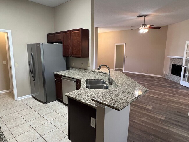 Building Photo - 25% off of 2nd month's rent with a 24 month Lease Agreement.