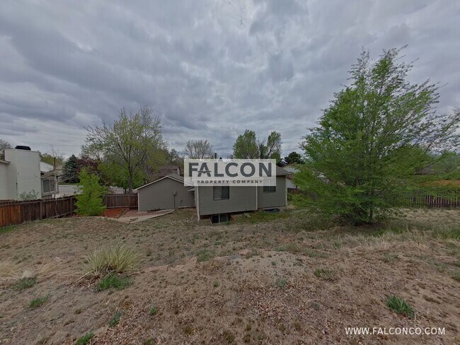 Building Photo - 1910 Whitehorn Dr N