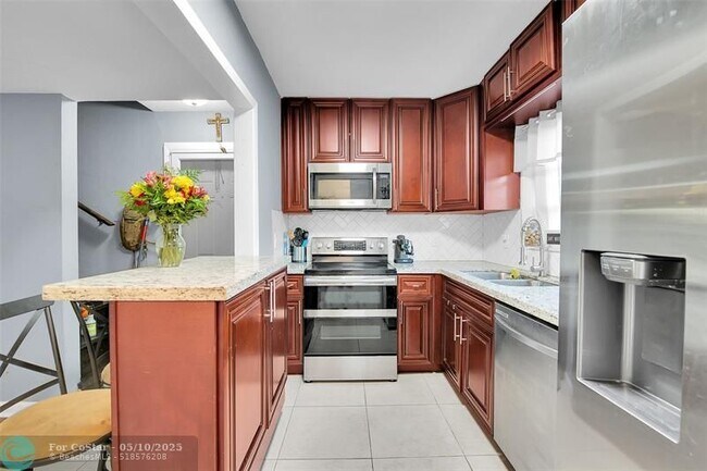 Building Photo - 447 Sunshine Dr
