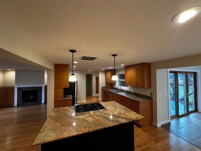 Building Photo - 4 Bed, 3 Bath Home in Hailey, Idaho with Beautiful Mountain Views