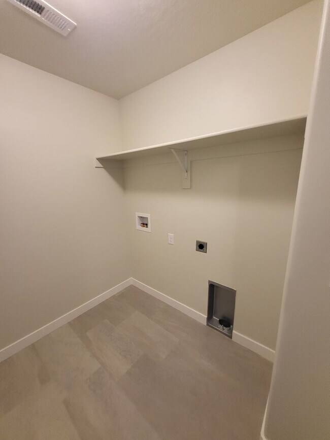 Building Photo - Brand New townhomes