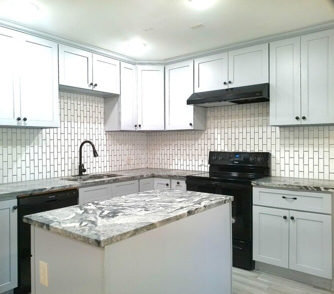 Primary Photo - 22262 Adams St