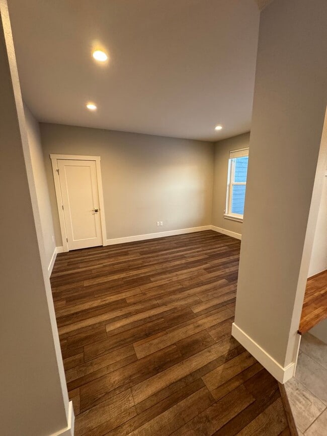 Building Photo - Beautiful 4 Bedroom Home in Desirable Wasilla Neighborhood!