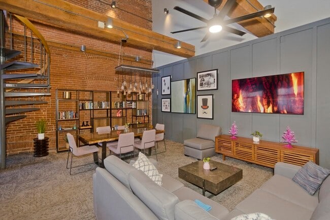 Building Photo - 45 Willow St