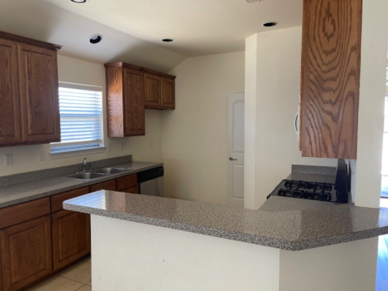 Building Photo - 412 Windridge Dr