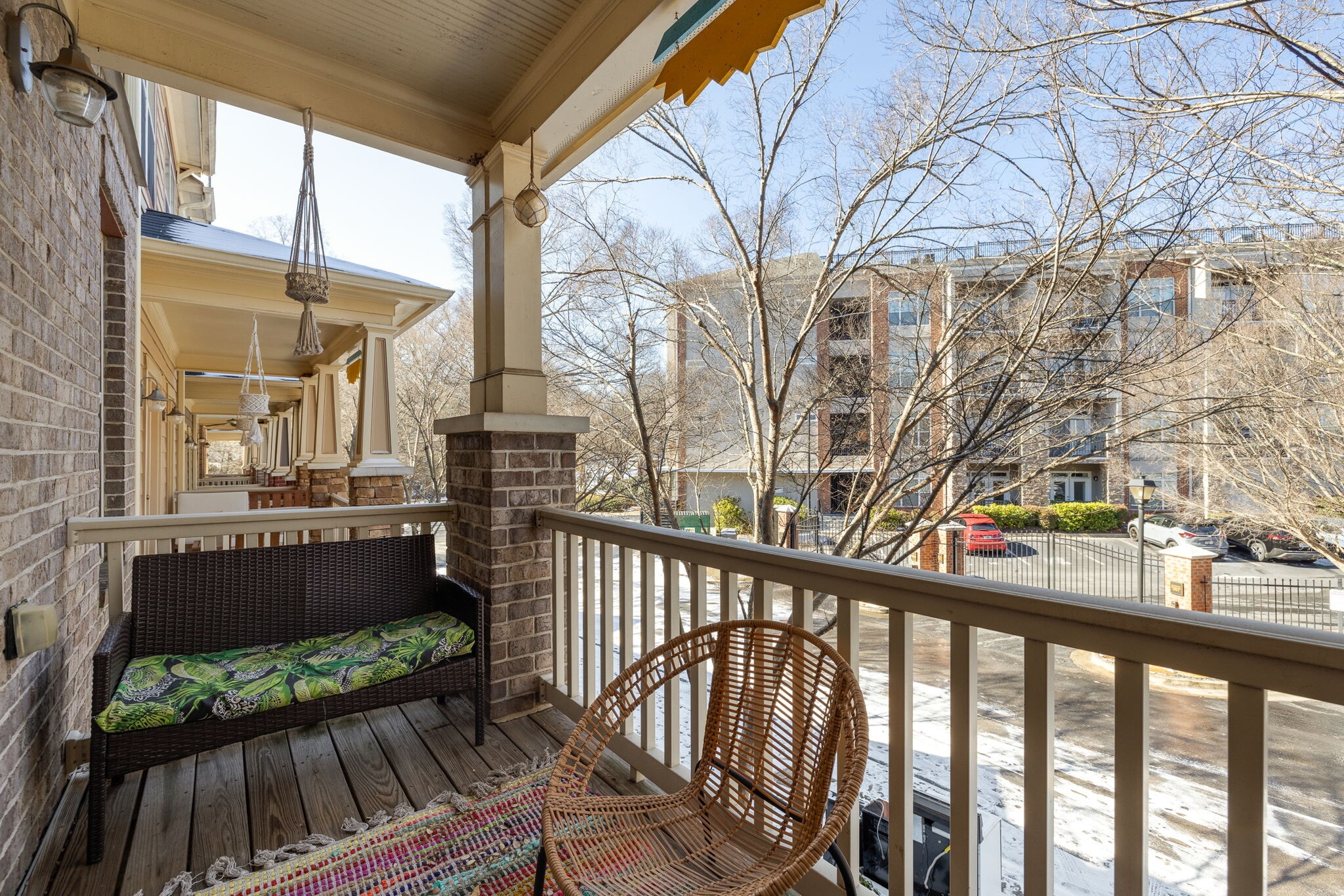 Front Porch - 813 Charles Bank Ave SE