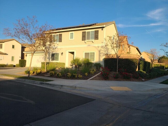 Building Photo - Beaumont 4 bedroom home ($0 monthly electric bill)