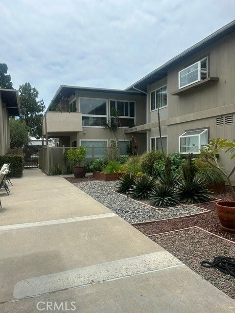 Building Photo - 1728 Westcliff Dr