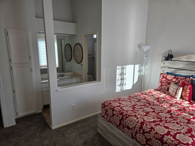 Building Photo - Unit C