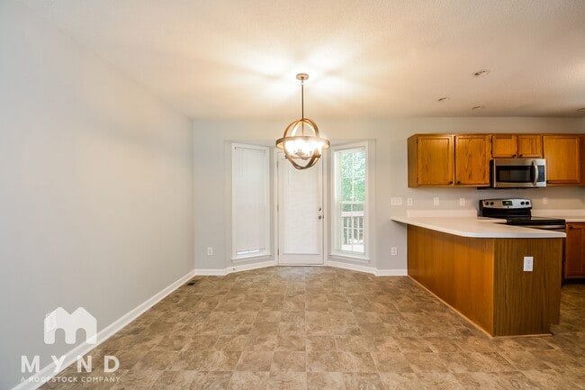 Building Photo - 1008 Roundtable Ct