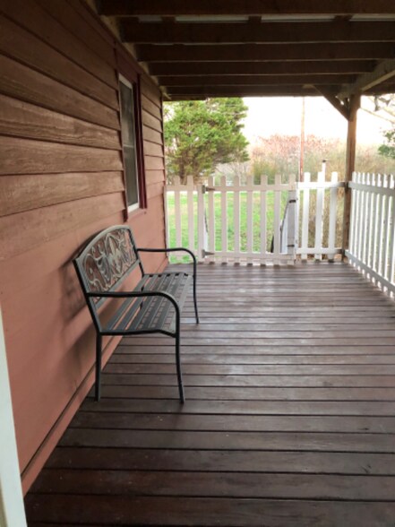 Building Photo - 429 Hollywood Church Rd