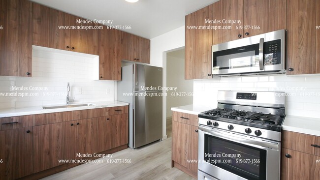 Building Photo - Chic Modern 2bdr/1bth Unit in Hillcrest! *...