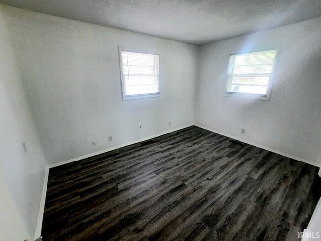 Building Photo - 3007 W Cypress Dr