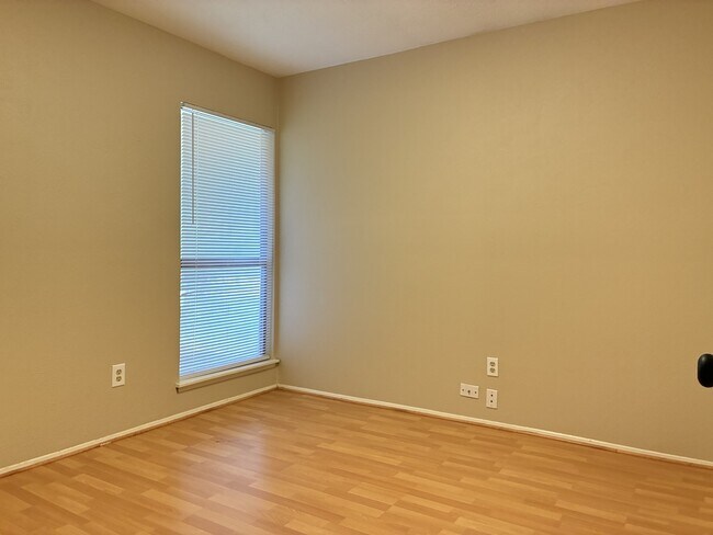 Building Photo - 2715 Kingfisher Dr