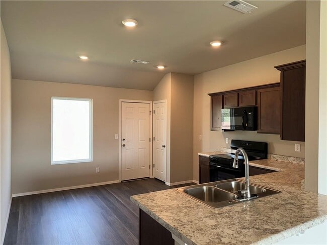 Building Photo - 2613 S Silver St