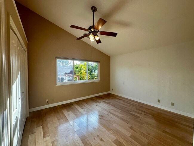 Building Photo - Single Story Court location