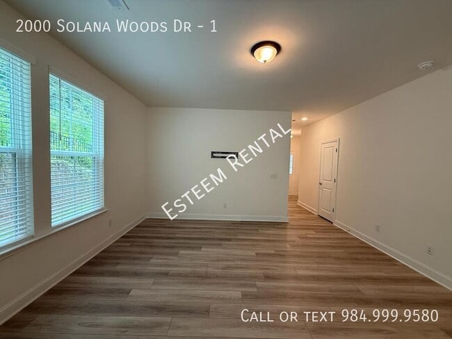 Building Photo - 2000 Solana Wds Dr