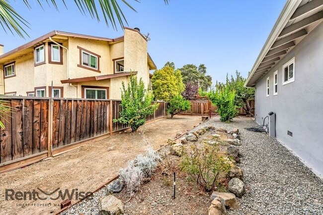 Building Photo - 2080 Helena Way