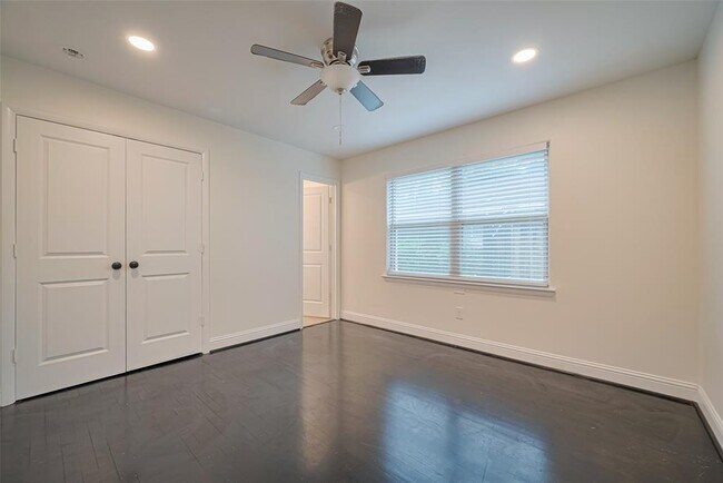 Building Photo - 2402 Chimney Rock Rd
