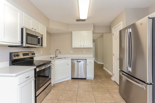 Building Photo - 3468 Guernsey Ct