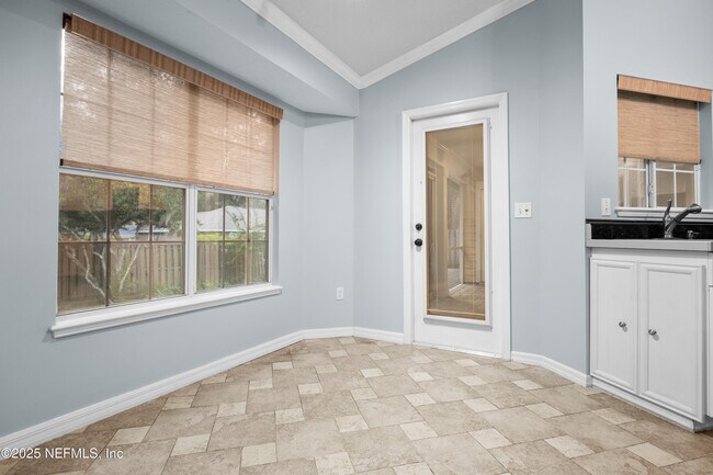 Building Photo - 6840 SW 80th Dr