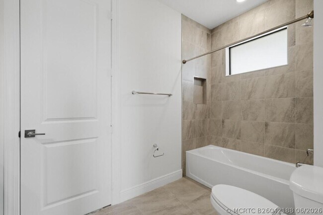 Building Photo - 11760 Bayview Cir