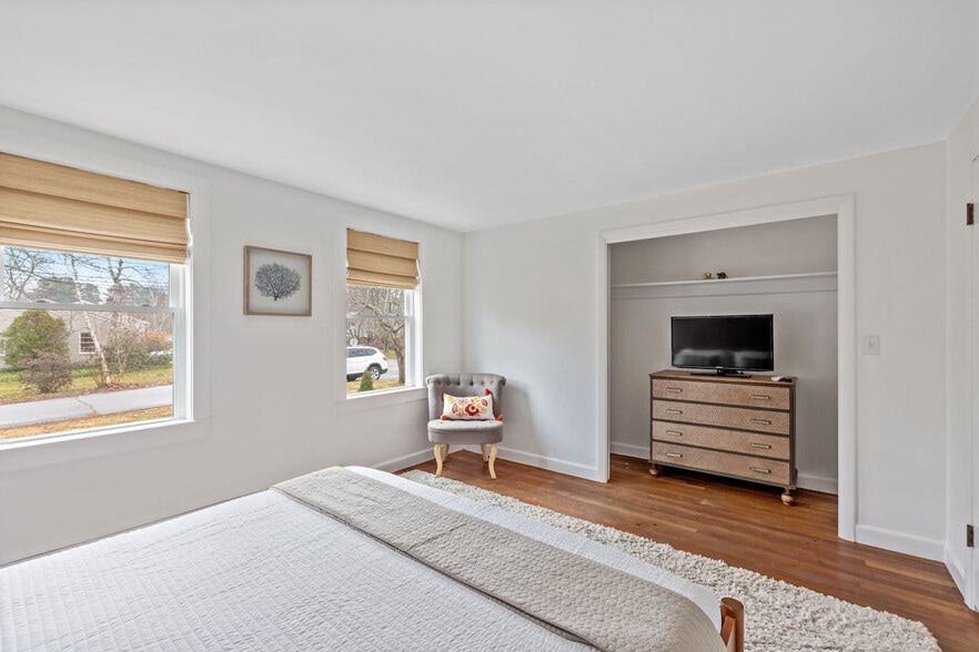 Building Photo - 12 Woodside Dr