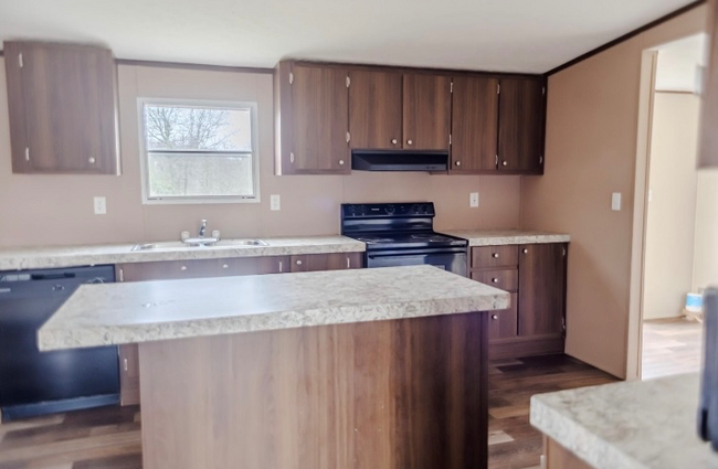 Building Photo - 565 Mustang Dr