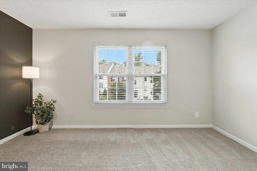 Building Photo - 12001 Golf Ridge Ct