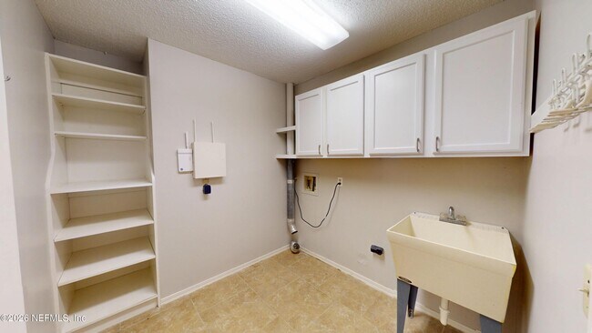 Building Photo - 2217 Hammock Oaks Dr N