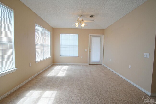 Building Photo - 8061 Stonebrook Dr
