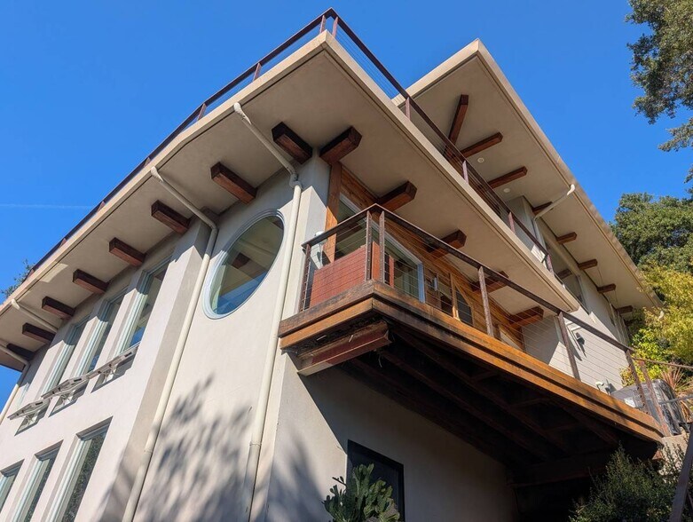 Looking at studio - 20788 Laurel Dr