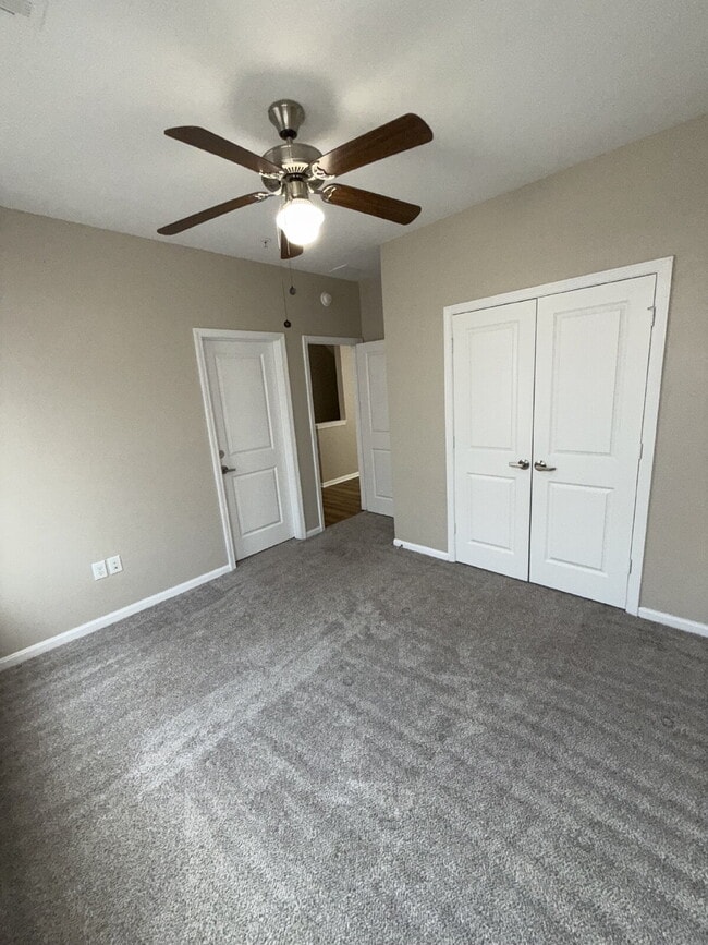 Building Photo - 222 Town Center Dr