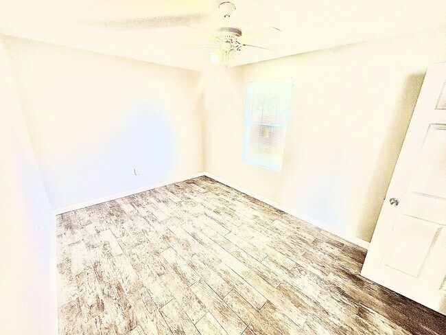 Building Photo - 3017 Fern St