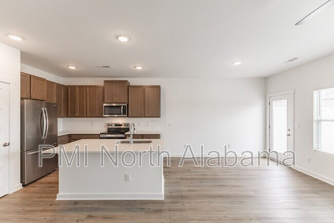 Building Photo - 7574 Discovery Pt Dr NW